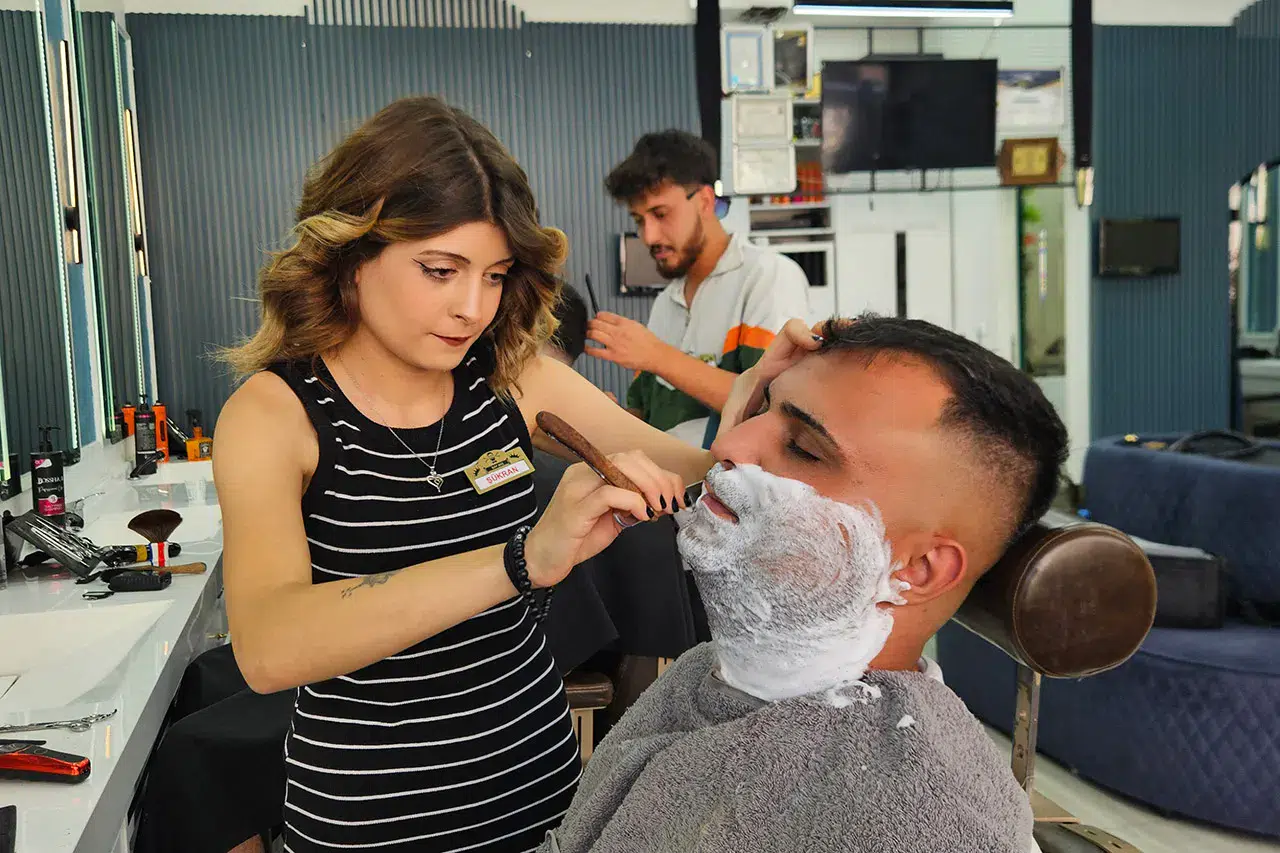 Konya'da kadın berberden ön yargıları aşan başarı hikâyesi!