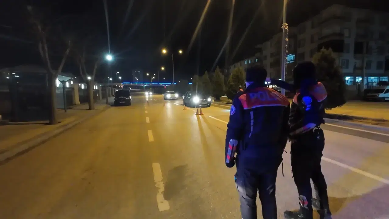 Karaman’da film gibi olay! Alkollü sürücü polisten kaçamadı