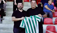Konyaspor'dan Acun'a forma takdimi