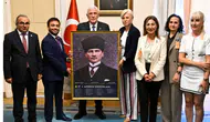 Konya'dan Müsavat Dervişoğlu'na hediye! 3 bin fotoğrafla Atatürk portresi hazırlandı