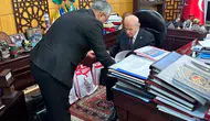 Konya’nın yeni başkanı Devlet Bahçeli ile poz verdi