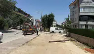 Konya'da korku dolu anlar! Devrilen direk minibüsün üzerine düştü