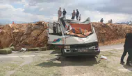 Karaman’da feci kaza! Yonca balyası yüklü kamyonet devrildi, 1 ölü