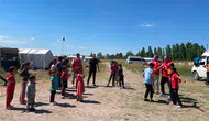 Konya'da yürek ısıtan ziyaret! Mevsimlik tarım işçilerinin çocukları sevindirildi