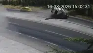 Konya’da feci kaza kamerada! Otomobil karşı şeride uçtu: 2 ölü