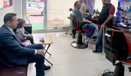 Konyalı Belediye Başkanı berber dükkanına girdi