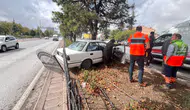 Konya-İstanbul karayolunda otomobil refüje girdi