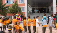 Konya’da minik öğrenciler yeni okullarında böyle karşılandı! Hediyeler verildi