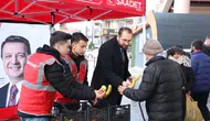 Konya’da Göz Hakkı Manavı: Gençler, vatandaşlara ücretsiz meyve dağıttı