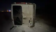 Aksaray-Konya yolunda can pazarı: Minibüs takla atıp şarampole uçtu