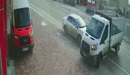 Anlık dikkatsizlik felaket getirdi: Otomobil kamyonete çarptı
