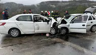 Katliam gibi kaza! 2 otomobil kafa kafaya çarpıştı: 7 ölü