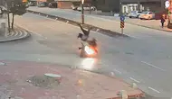 Karaman’da korkutan kaza: Motosiklet yayaya böyle çarptı