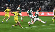Konyaspor'a yenilen Fenerbahçeli oyuncular yıkıldı! Dramatik bir son