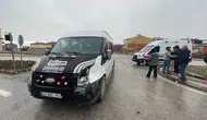 Karaman'da minibüs ile motosiklet kavşakta çarpıştı
