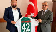 Yapalı’dan Cihanbeyli ziyaretinde forma takdimi