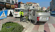 Karaman’da sabah saatlerinde korku dolu anlar! Araç takla attı