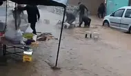 Bu görüntü Konya’da çekildi! Düğün pilavı yerken sel vurdu