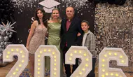 Baydar ailesinin mutlu günü! Elif Naz mezun oldu