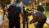 Kızını rahatsız ettiğini öne sürdüğü gencin kulağını kesti!