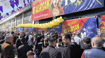 İndirim arbedeye neden oldu! Birbirlerini böyle ezdiler