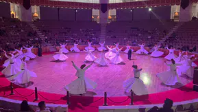 Konya’da manevi gece! Sema gösterisi izleyenleri büyüledi