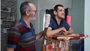 Konya’da oğlu için yıllardır mücadele ediyor! Kendi imkanlarıyla çözüm üretti