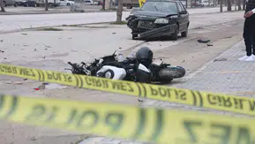 Kaza anı kameralara yansıdı! Konya’da otomobil ile motosiklet çarpıştı