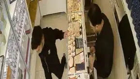 Konya’da kuyumcuda akılalmaz hırsızlık: “Param gelecek” deyip altınlarla kaçtı