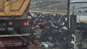 Konya’da trafik kazası! Meyve yüklü tır kaza yaptı