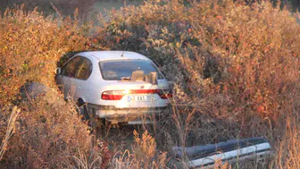 Konya'da otomobil çalılıklara uçtu!
