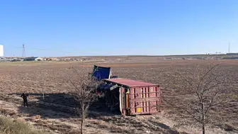 Konya’da çekici devrildi! Sürücü yaralandı