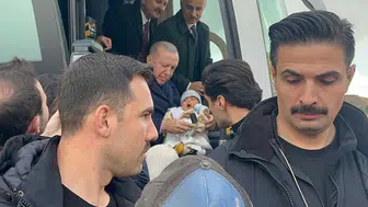 Cumhurbaşkanı Erdoğan'dan yürekleri ısıtan hareket! Konvoyu onun için durdurdu