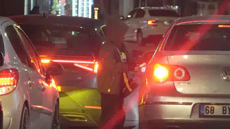 Aksaray’da kavşaklarda dilenci çocuk sorunu büyüyor