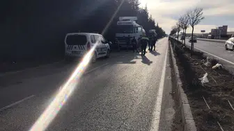 Konya’da kaza! Tankerinden indi, işçi servisi çarptı