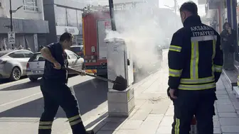 Kaldırımdaki trafo alev aldı, cadde dumanla kaplandı
