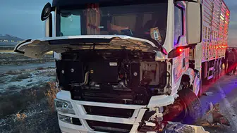 Konya'da tır ile otomobil kafa kafaya çarpıştı!