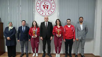 Şampiyon eskrimciler, Birdal Öztürk’ü ziyaret etti