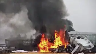 Böyle kaza görülmedi! 3 tır kaza yaptı, yangın çıktı