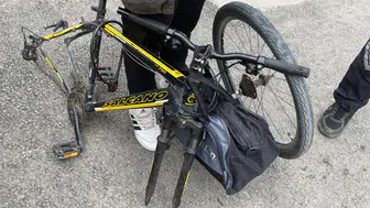 Pes dedirten hırsızlık: Bisikleti çalamadı, tekerini söktü!