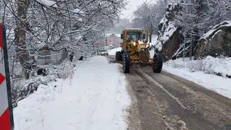 Konya’da etkili olan kar nedeniyle yollar açılıyor