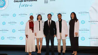 NEÜ’de beyaz önlük heyecanı: Geleceğin diş hekimleri mesleğe ilk adımı attı