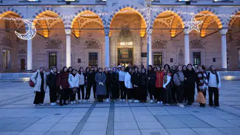 Konya'da lise öğrencileri sabahın huzurunda bir araya geldi