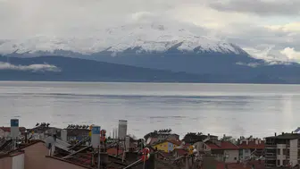 Konya’da yağışlı hava etkili oldu! Zirveler karla kaplandı