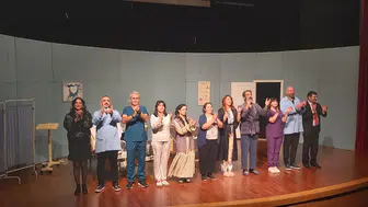 Konya'da “Boncuk Abla” sahneye çıktı: Duygulara dokunan oyun ayakta alkışlandı