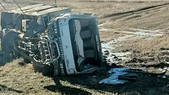 Konya yolunda kaza! Kamyon takla attı