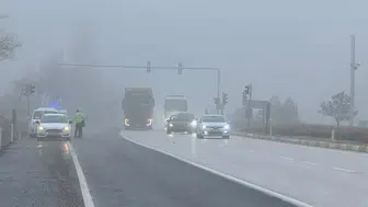 Konya'da sis görüş mesafesini sıfırladı, araçlar birbirine girdi!