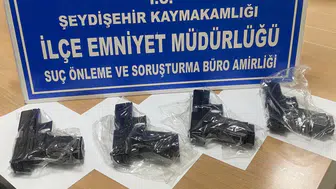 Konya’da polis baskını: Araçtan paketlenmiş silahlar çıktı!