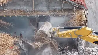 Metruk yapılara neşter! Konya'da tehlikeli yapılar yıkılıyor