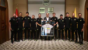 Konya’nın gururu! Şampiyon bisikletçiler Başkan Altay’ı ziyaret etti